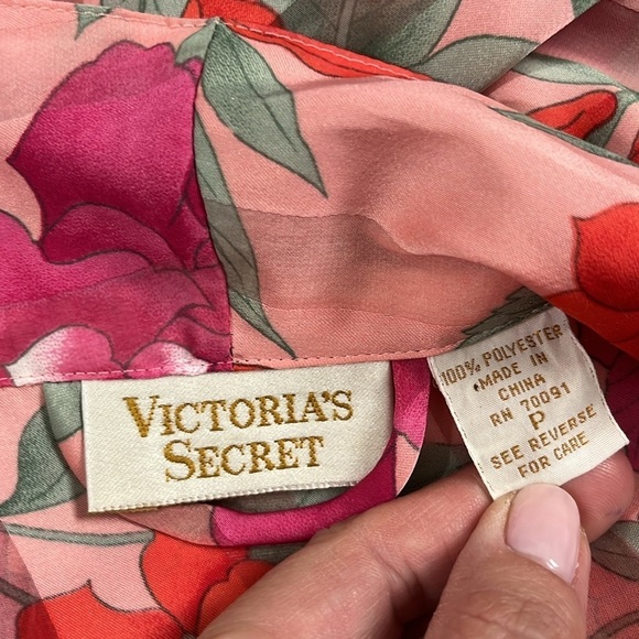 Victoria’s Secret Vintage Robe - Picture 8 of 9